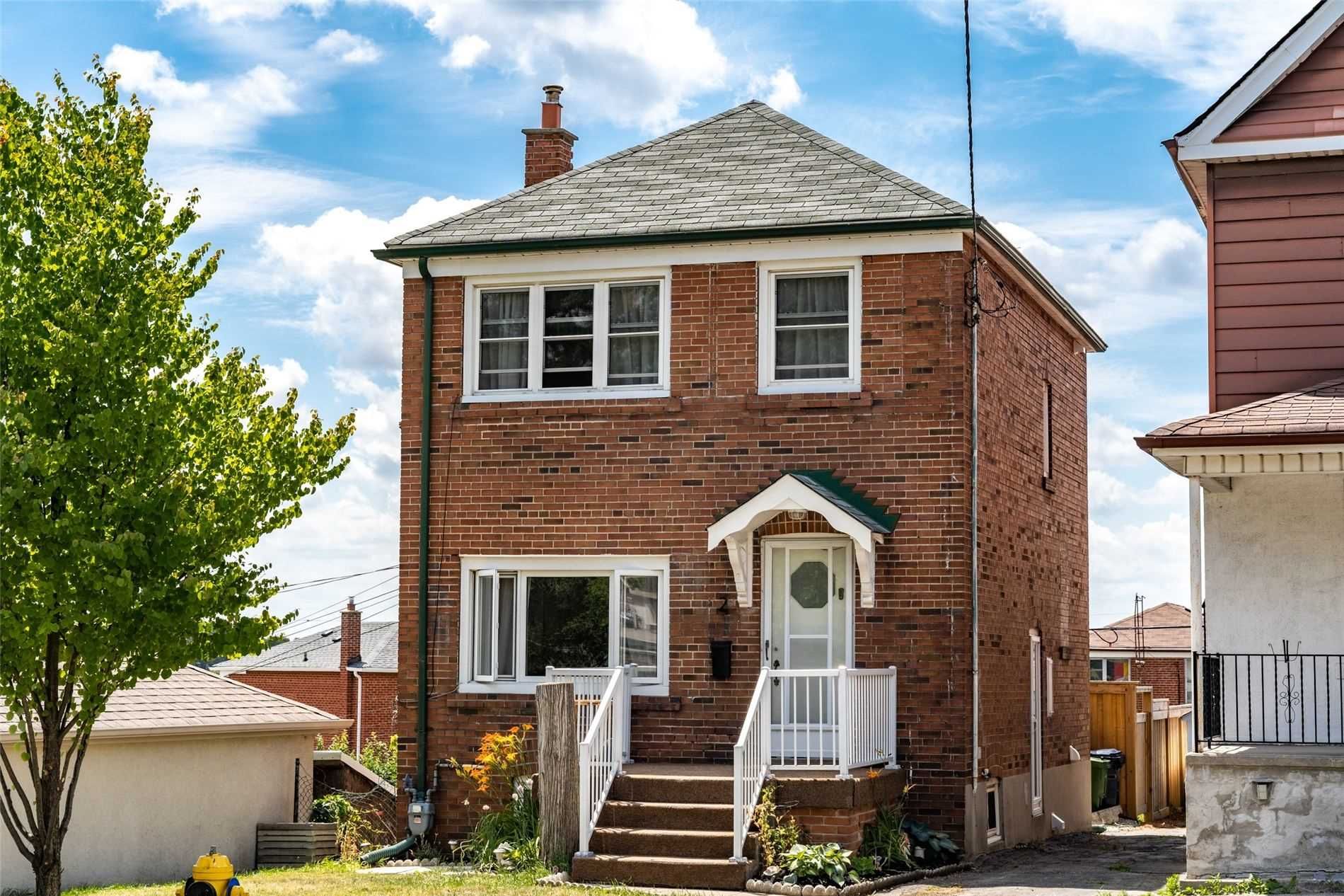 Main Photo: 2 Kirknewton Road in Toronto: Caledonia-Fairbank House (2-Storey) for sale (Toronto W03)  : MLS®# W4832621