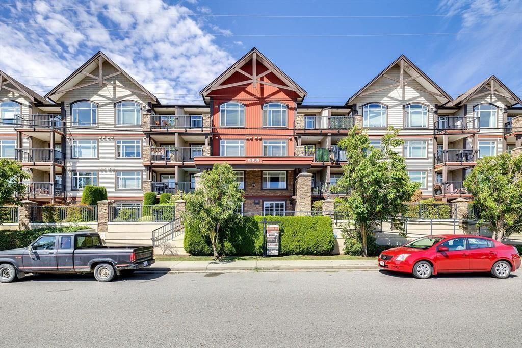 Main Photo: 108 19939 55A Avenue in Langley: Langley City Condo for sale in "MADISON CROSSING" : MLS®# R2835539