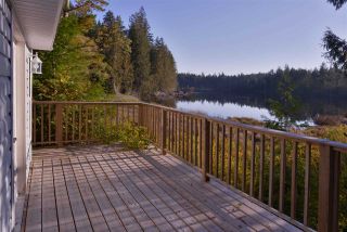 Photo 3: 8 12793 MADEIRA PARK Road in Madeira Park: Pender Harbour Egmont Manufactured Home for sale in "EDGEWATER" (Sunshine Coast)  : MLS®# R2157344