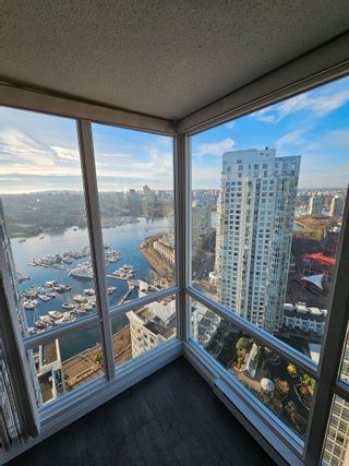 Photo 1: 3302 193 AQUARIUS Mews in Vancouver: Yaletown Condo for sale (Vancouver West)  : MLS®# R2838245