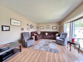 Photo 4: 410 McGillivray Street in Outlook: Residential for sale : MLS®# SK898271
