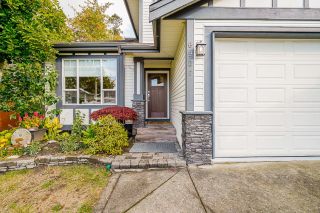 Photo 2: 6928 182A Street in Surrey: Cloverdale BC House for sale in "Cloverwoods" (Cloverdale)  : MLS®# R2734986