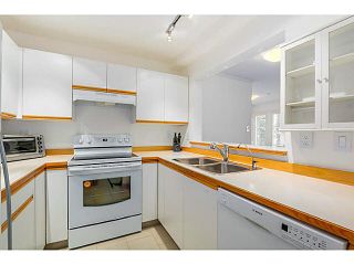 Photo 4: 304 639 W 14TH Avenue in Vancouver: Fairview VW Condo for sale in "CONNAUGHT ESTATES" (Vancouver West)  : MLS®# V1084662