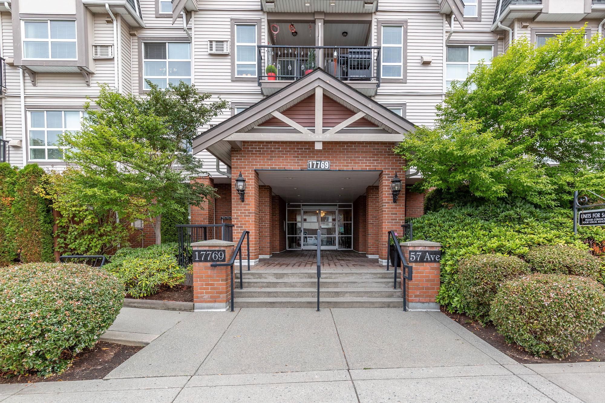 Main Photo: 117 17769 57 Avenue in Surrey: Cloverdale BC Condo for sale in "Clover Downs" (Cloverdale)  : MLS®# R2822323