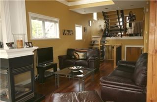 Photo 4: : Single Family Dwelling for sale (Esquimalt
Esquimalt
Victoria
Vancouver Island/Smaller Islands
British Columbia)  : MLS®# 252065