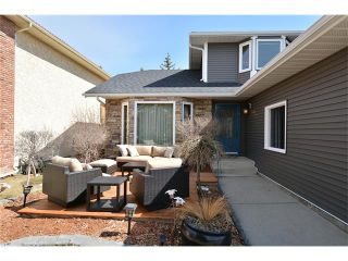Photo 2: 610 EDGEBANK PL NW in Calgary: Edgemont House for sale : MLS®# C4110946