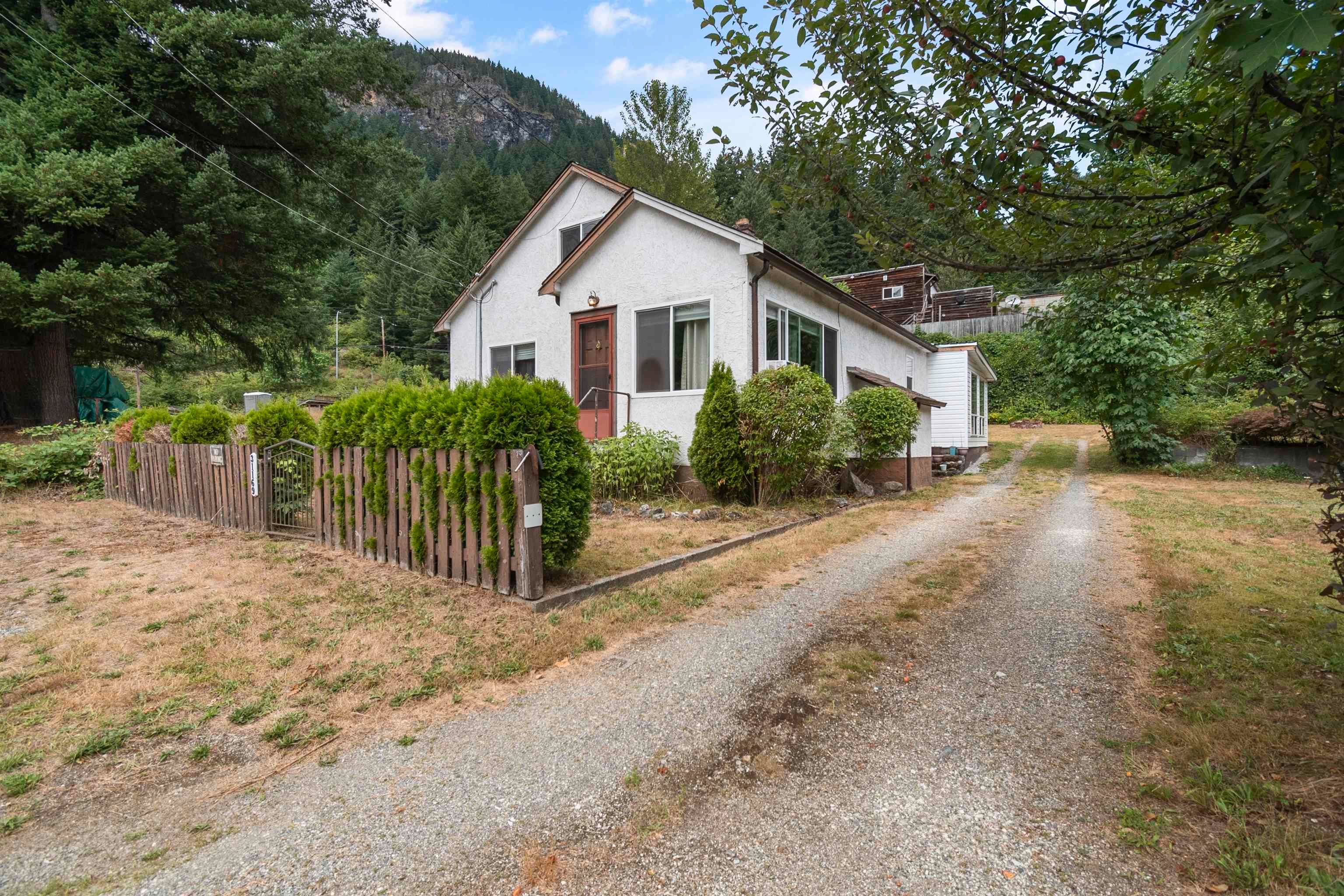 Main Photo: 31169 DOUGLAS Street in Yale: Yale – Dogwood Valley House for sale (Fraser Canyon)  : MLS®# R2802627