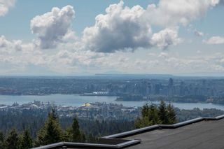 Photo 1: 556 BALLANTREE Road in West Vancouver: Glenmore House for sale : MLS®# R2859635