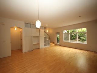 Photo 3: 5358 LARCH Street in Vancouver: Kerrisdale Townhouse for sale in "Larchwood" (Vancouver West)  : MLS®# R2382346