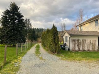 Photo 2: 33007 DEWDNEY TRUNK Road in Mission: Mission BC House for sale : MLS®# R2669988