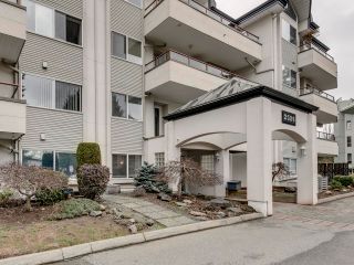 Photo 4: 102 2526 LAKEVIEW Crescent in Abbotsford: Central Abbotsford Condo for sale : MLS®# R2749511