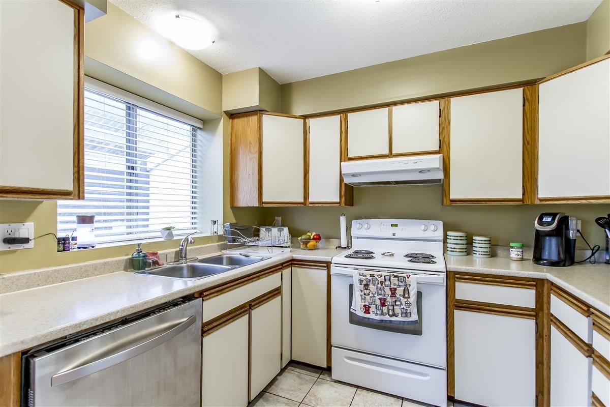 Photo 5: Photos: 284 TENBY Street in Coquitlam: Coquitlam West 1/2 Duplex for sale : MLS®# R2214023