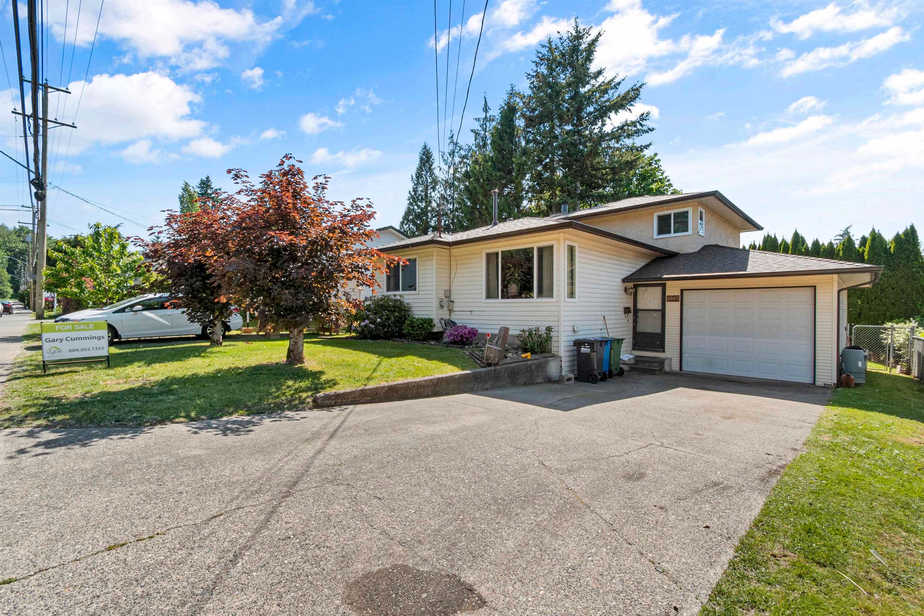 Main Photo: 3585 OLD CLAYBURN Road in Abbotsford: Abbotsford East House for sale : MLS®# R2779950