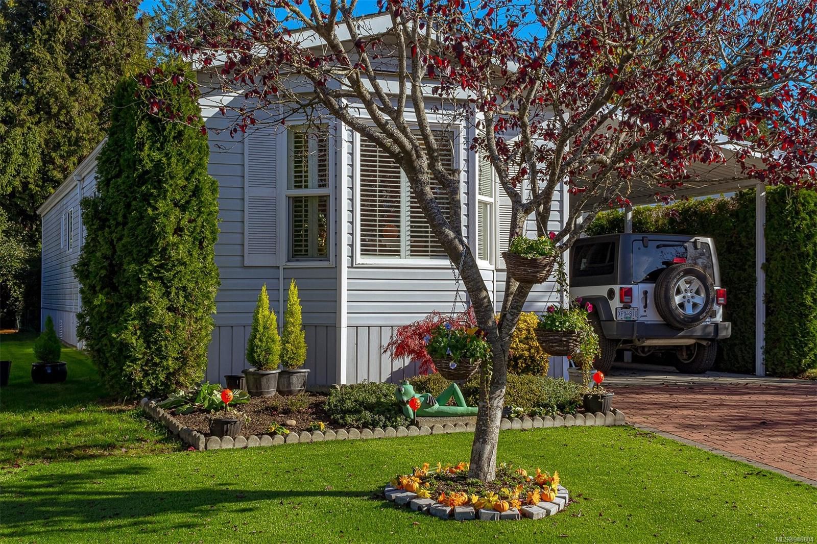 Main Photo: 14 7509 Central Saanich Rd in Central Saanich: CS Hawthorne Manufactured Home for sale : MLS®# 946804