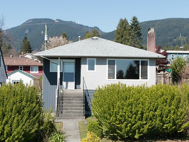 Main Photo: 246 W 25TH Street in North Vancouver: Upper Lonsdale House for sale in "UPPER LONSDALE" : MLS®# V1116307