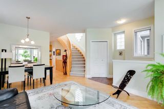 Photo 6: 1826 Broadview Road NW in Calgary: Hillhurst Detached for sale : MLS®# A1254589