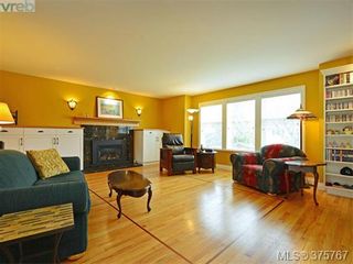 Photo 2: 3544 Cardiff Pl in VICTORIA: OB Henderson House for sale (Oak Bay)  : MLS®# 754306