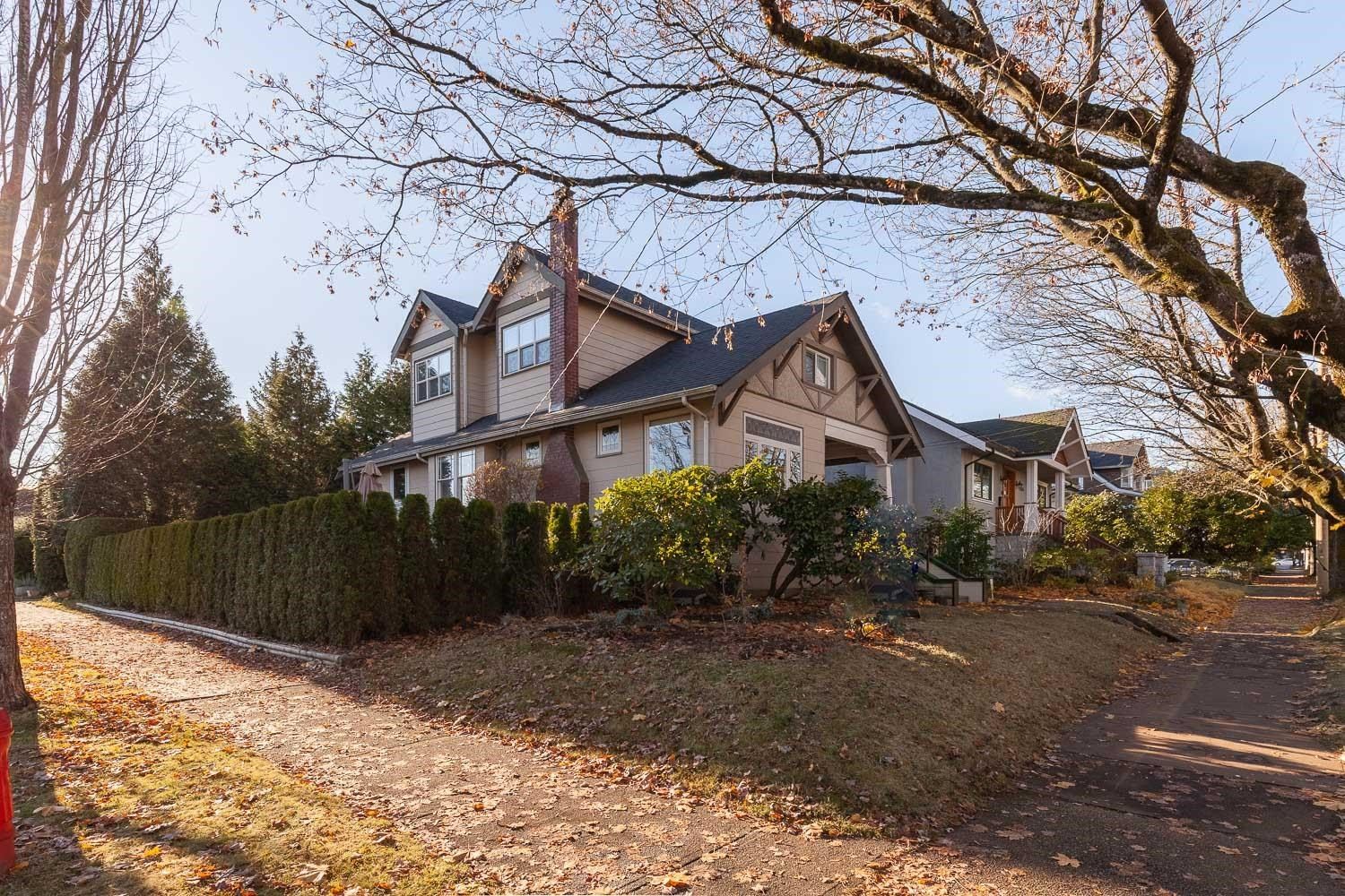 Main Photo: 290 E 24TH Avenue in Vancouver: Main House for sale (Vancouver East)  : MLS®# R2739382