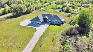 Photo 3: 199 CARRIERE Drive in La Broquerie: R16 Residential for sale : MLS®# 202212485