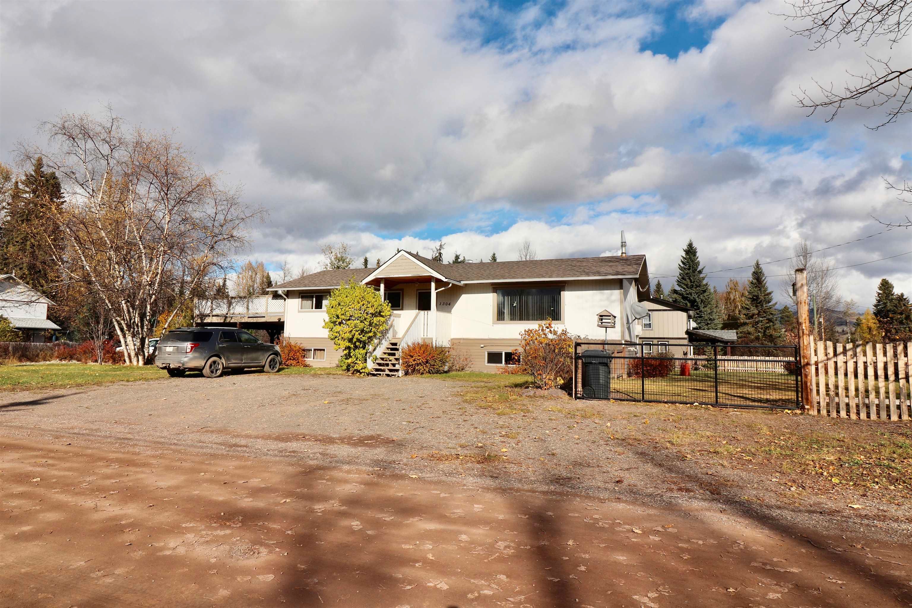 Main Photo: 1304 DOGWOOD Street: Telkwa House for sale (Smithers And Area (Zone 54))  : MLS®# R2623500