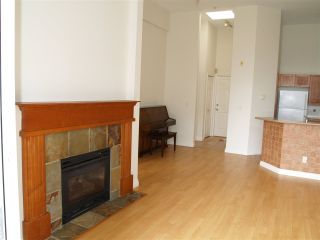 Photo 8: 403 131 W 3RD Street in North Vancouver: Lower Lonsdale Condo for sale in "SEASCAPE LANDING" : MLS®# R2284768