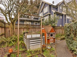 Photo 13: 402 1723 FRANCES Street in Vancouver: Hastings Condo for sale in "SHALIMAR GARDENS" (Vancouver East)  : MLS®# R2043498