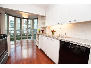 Photo 8: 404 1501 HOWE Street in Vancouver: Yaletown Condo for sale in "888 BEACH" (Vancouver West)  : MLS®# V1102511