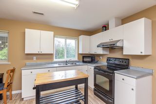 Photo 3: 3785 THORNTON Place in Abbotsford: Abbotsford East House for sale in "Abbotsford East" : MLS®# R2707232