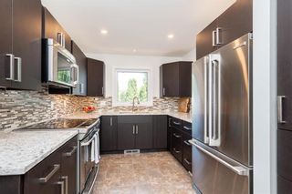 Photo 10: 15 Becontree Bay in Winnipeg: River Park South Residential for sale (2F)  : MLS®# 202321235