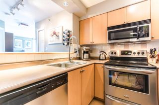 Photo 3: 807 680 CLARKSON STREET in New Westminster: Downtown NW Condo for sale : MLS®# R2094673