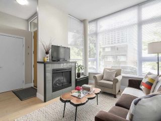Photo 3: 288 E 11TH Avenue in Vancouver: Mount Pleasant VE Townhouse for sale in "THE SOPHIA" (Vancouver East)  : MLS®# R2169007