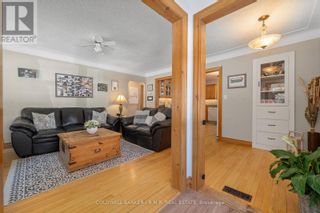 Photo 4: 36 BOND STREET E in Kawartha Lakes: House for sale : MLS®# X8228532