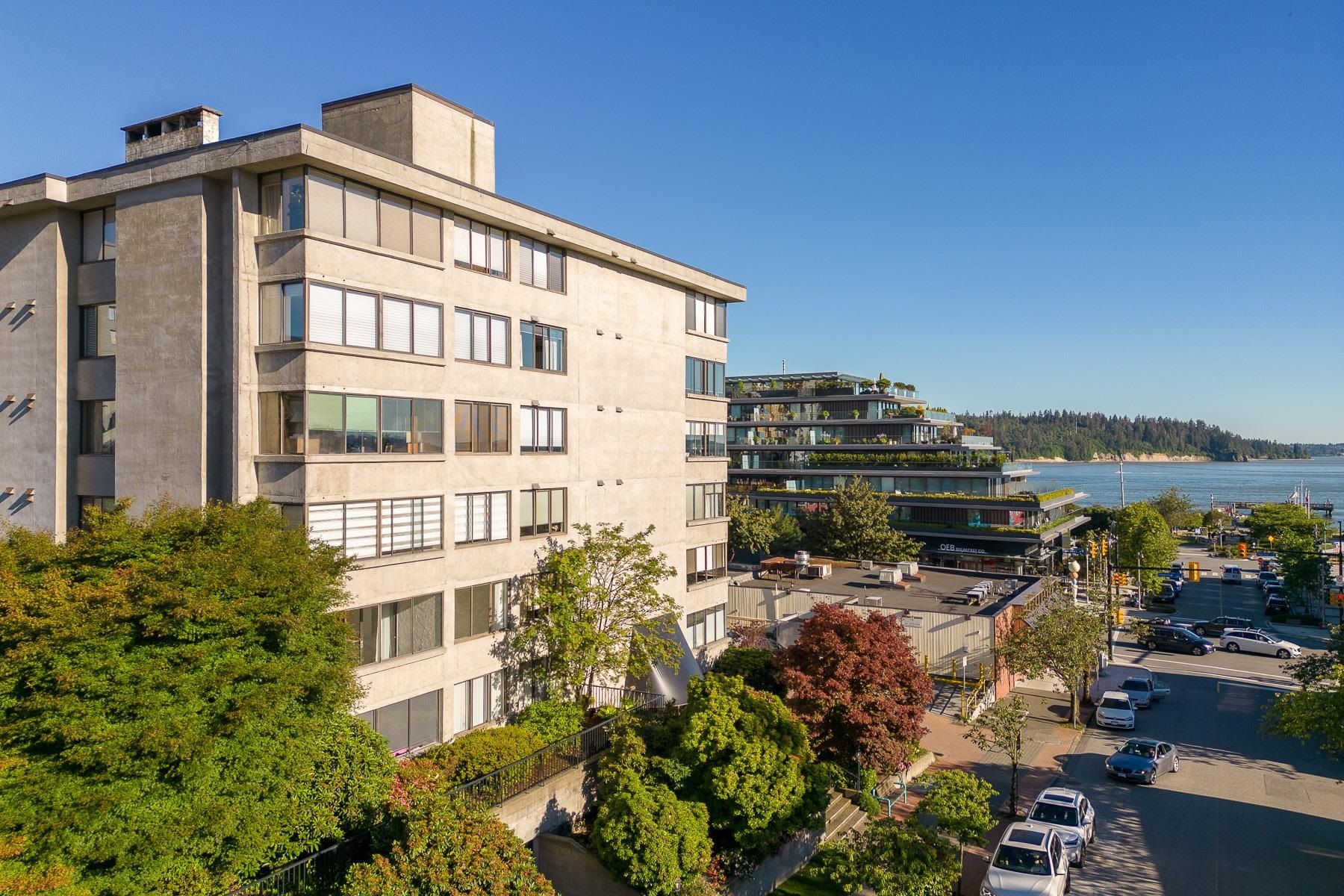 Main Photo: 202 460 14TH Street in West Vancouver: Ambleside Condo for sale in "TIFFANY COURT" : MLS®# R2725351