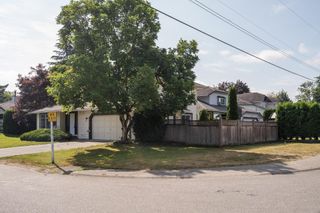 Photo 3: 21006 92 Avenue in Langley: Walnut Grove House for sale in "Country Grove" : MLS®# R2834226
