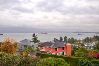 Photo 2: 4620 LANGARA AVENUE: Point Grey Home for sale ()  : MLS®# R2123077