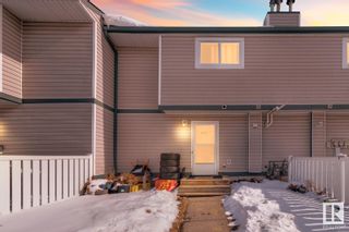Photo 2: 1468 LAKEWOOD Road NW in Edmonton: Zone 29 Townhouse for sale : MLS®# E4377989