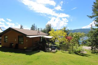 Photo 7: 7633 Squilax Anglemont Road: Anglemont House for sale (North Shuswap)  : MLS®# 10233439