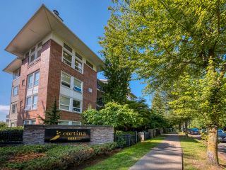 Main Photo: 410 6888 SOUTHPOINT Drive in Burnaby: South Slope Condo for sale (Burnaby South)  : MLS®# R2827186