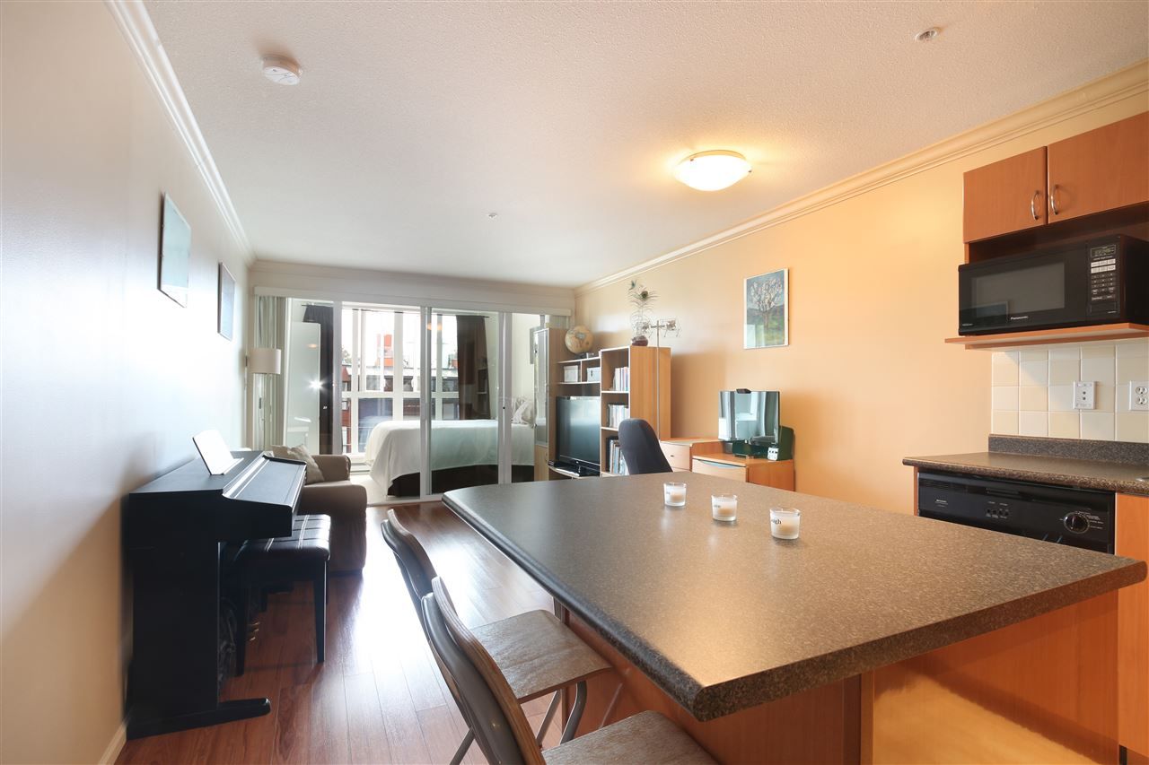 Main Photo: 306 5629 DUNBAR Street in Vancouver: Dunbar Condo for sale in "West Pointe" (Vancouver West)  : MLS®# R2051886