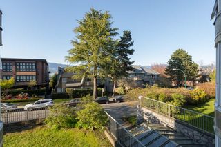 Photo 12: 205 2428 W 1ST Avenue in Vancouver: Kitsilano Condo for sale in "NOBLE HOUSE" (Vancouver West)  : MLS®# R2450860