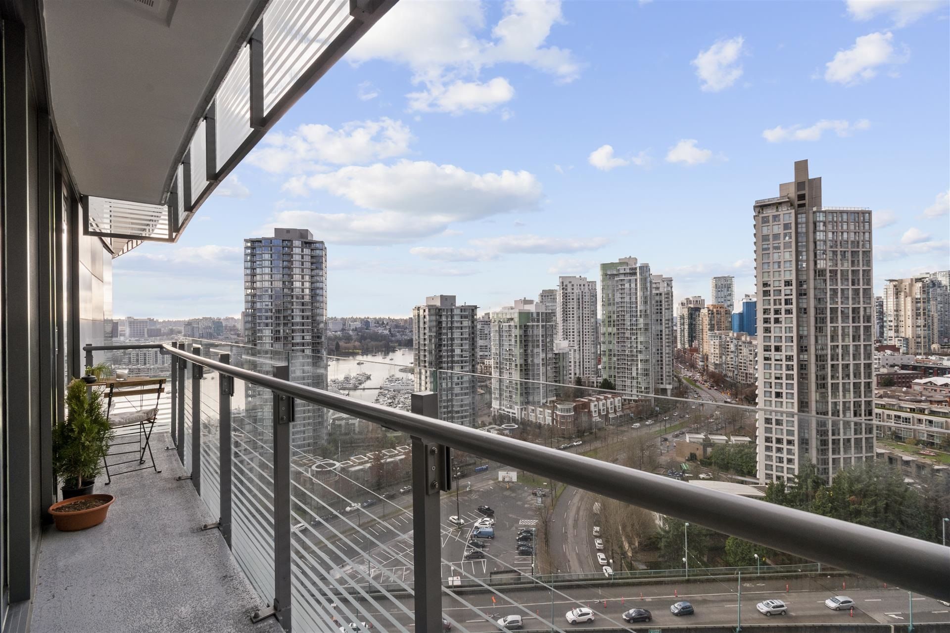 Main Photo: 2001 89 NELSON Street in Vancouver: Yaletown Condo for sale (Vancouver West)  : MLS®# R2738406