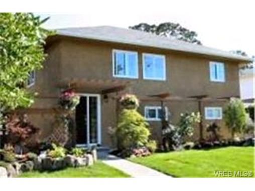 Main Photo:  in VICTORIA: Vi Oaklands House for sale (Victoria)  : MLS®# 395974