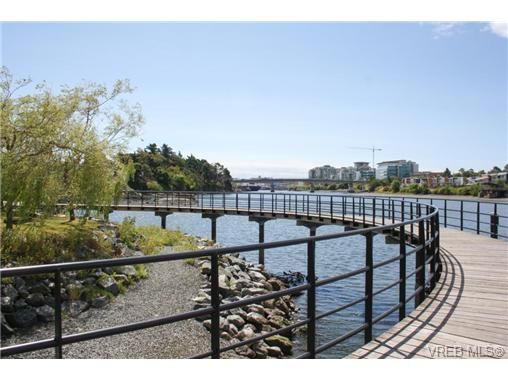 Photo 19: Photos: 643 Belton Ave in VICTORIA: VW Victoria West House for sale (Victoria West)  : MLS®# 742003
