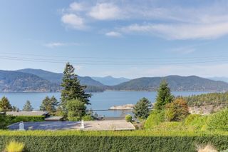 Photo 2: 6229 SUMMIT Avenue in West Vancouver: Gleneagles House for sale : MLS®# R2742490