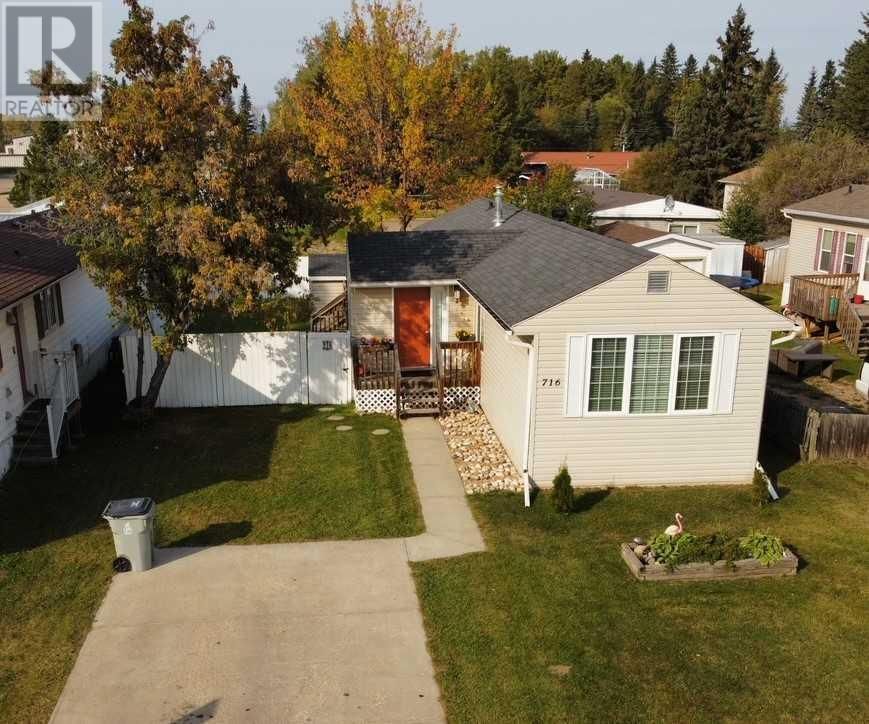 Main Photo: 716 5 Avenue NW in Slave Lake: House for sale : MLS®# A2082600