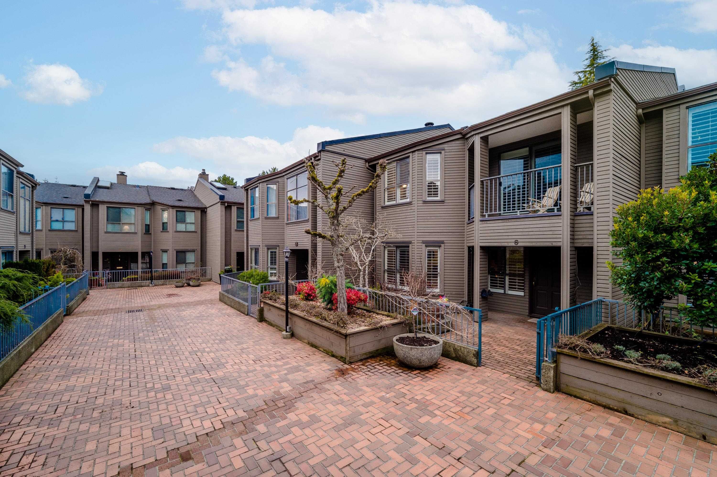 Main Photo: 6 4350 VALLEY Drive in Vancouver: Quilchena Townhouse for sale in "QUILCHENA ESTATE" (Vancouver West)  : MLS®# R2802613