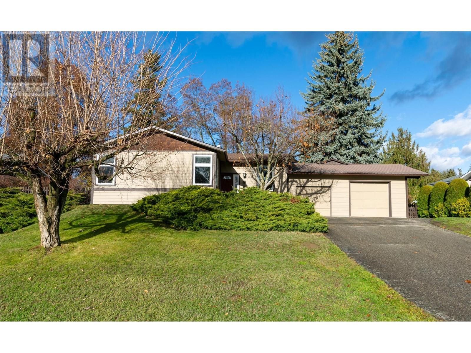 Main Photo: 3231 16 Avenue NE in Salmon Arm: House for sale : MLS®# 10288311