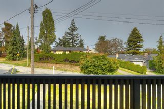Photo 17: 949 Inskip St in Esquimalt: Es Kinsmen Park Half Duplex for sale : MLS®# 857869
