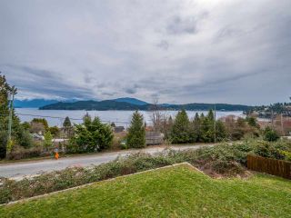 Photo 18: 588 N FLETCHER Road in Gibsons: Gibsons & Area House for sale (Sunshine Coast)  : MLS®# R2254074