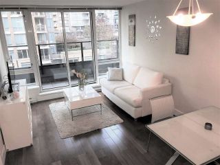 Photo 2: 710 1088 RICHARDS Street in Vancouver: Yaletown Condo for sale in "Richards Living" (Vancouver West)  : MLS®# R2349020